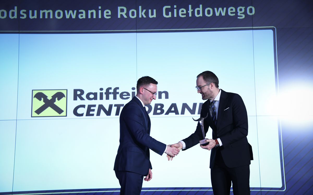 Foto-Credit: Warsaw Stock Exchange (WSE), v.l.n.r.: Mariusz Adamiak, RCB; Marek Dietl, Vorstandsvorsitzender WSE